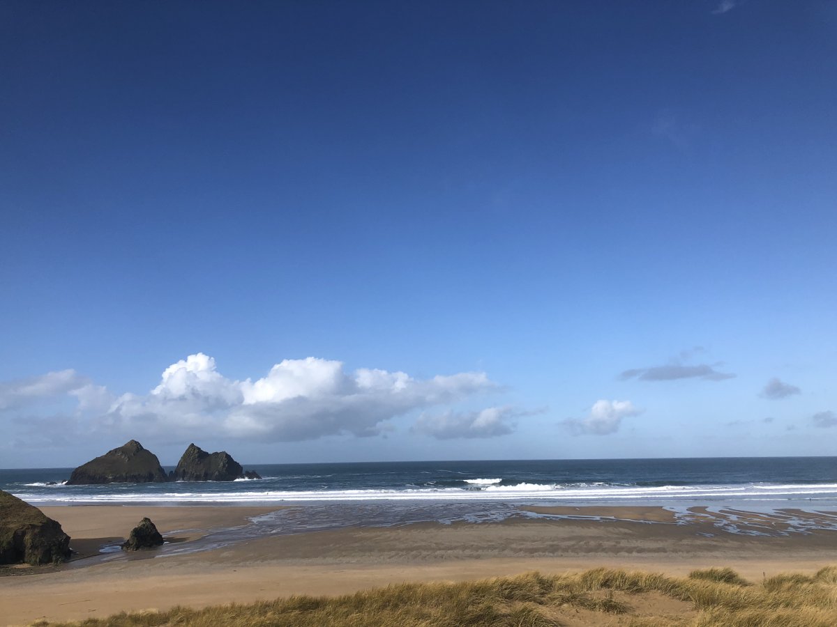 Holywell Beach 10 mins away